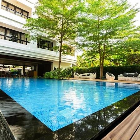Uma Residence Bangkok Esterno foto