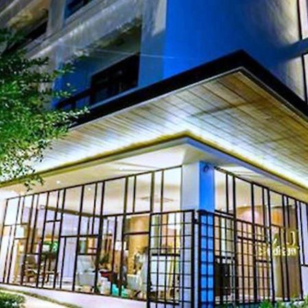 Uma Residence Bangkok Esterno foto