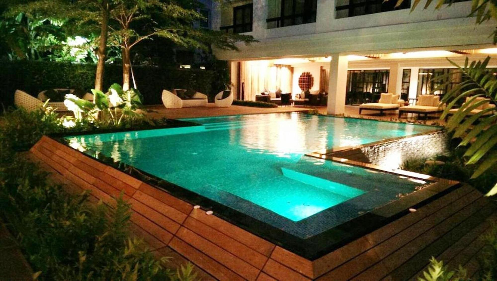 Uma Residence Bangkok Esterno foto