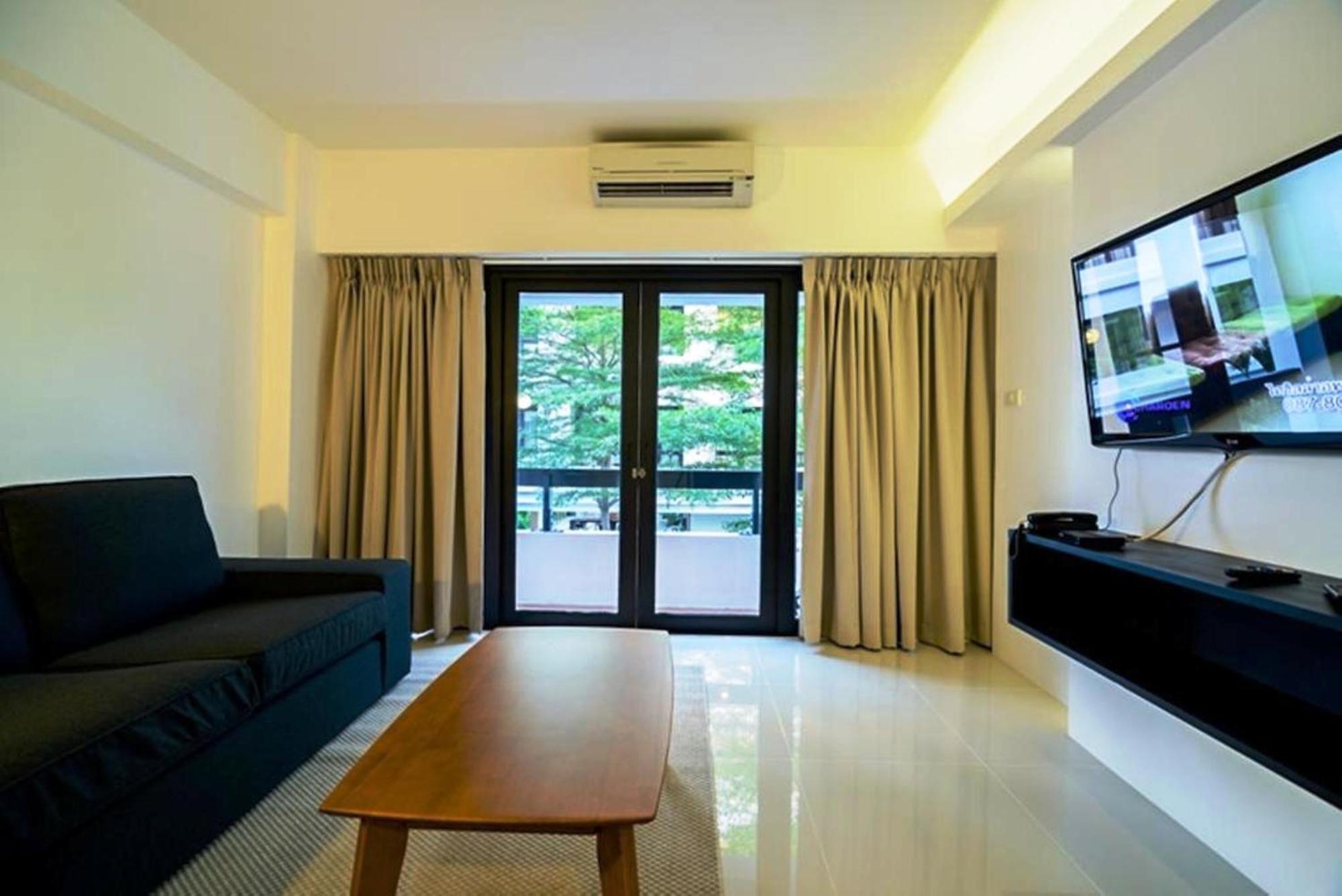 Uma Residence Bangkok Esterno foto