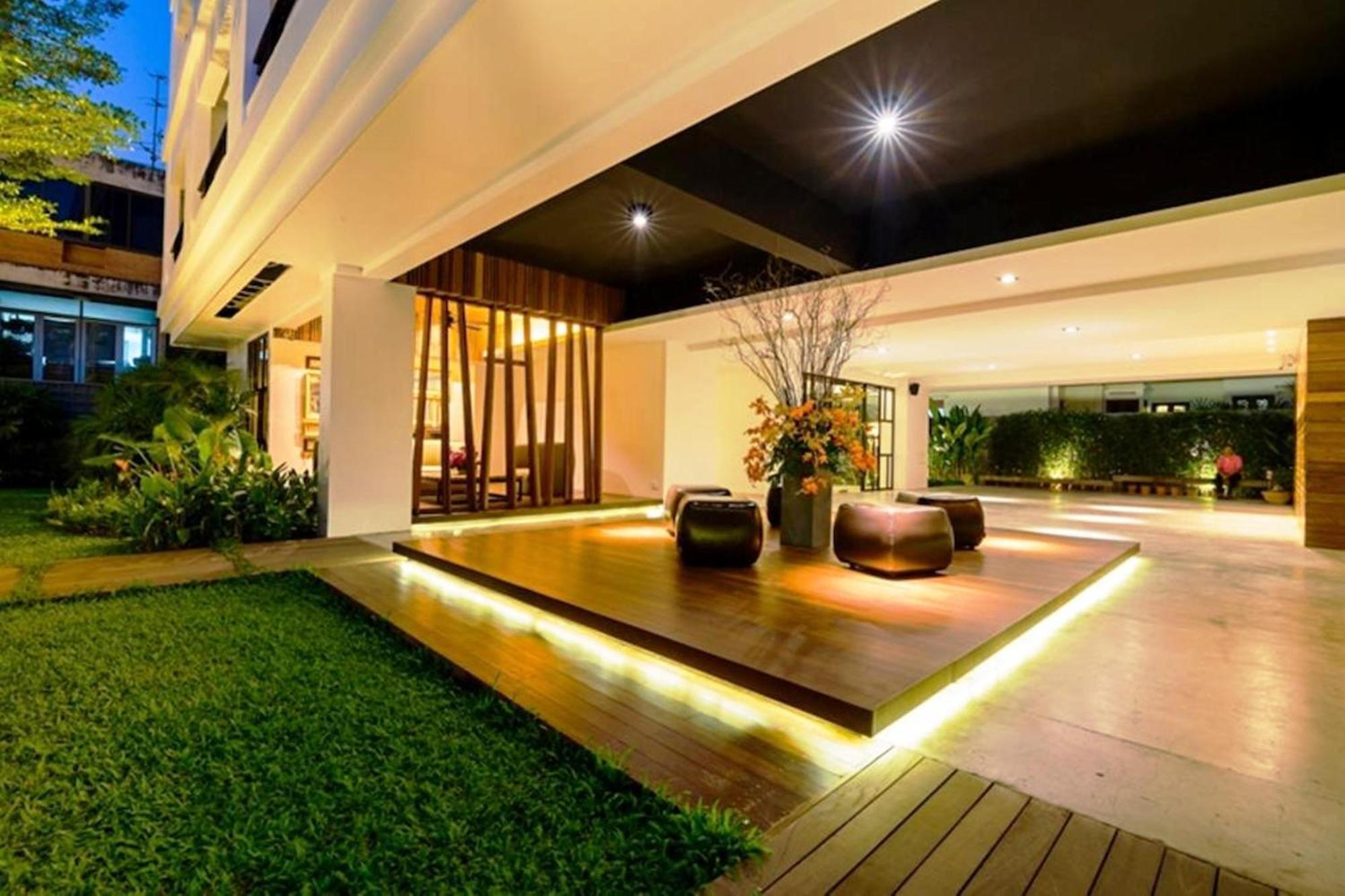 Uma Residence Bangkok Esterno foto