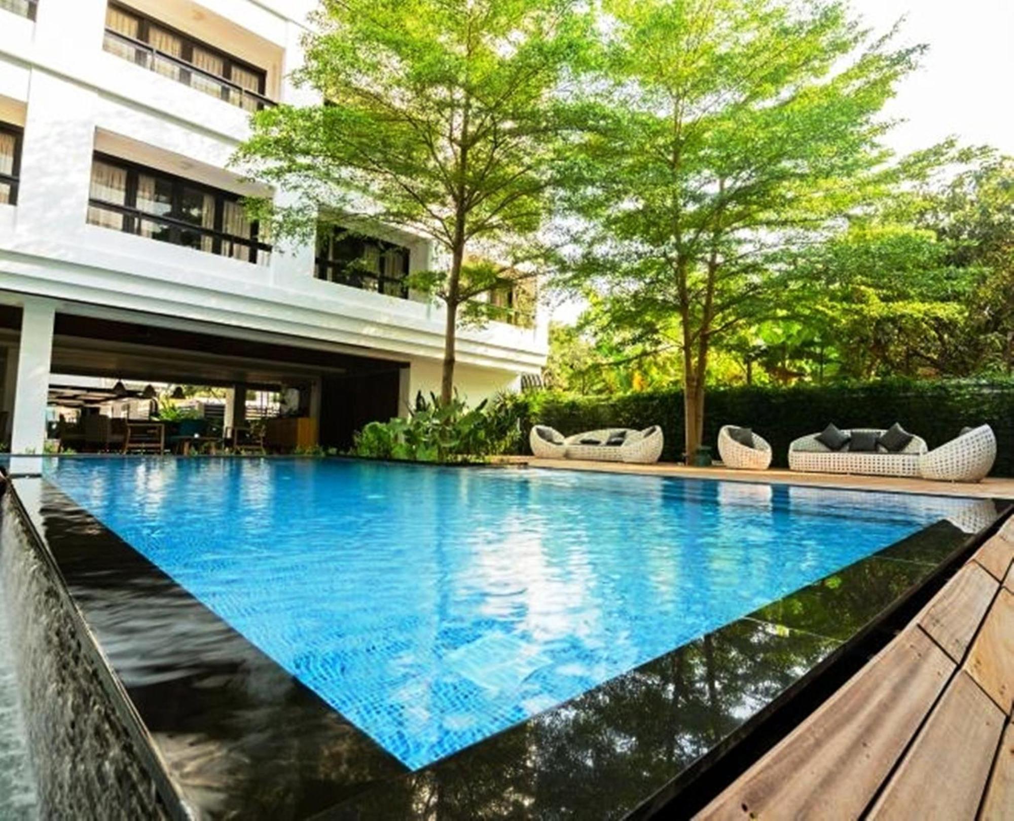 Uma Residence Bangkok Esterno foto