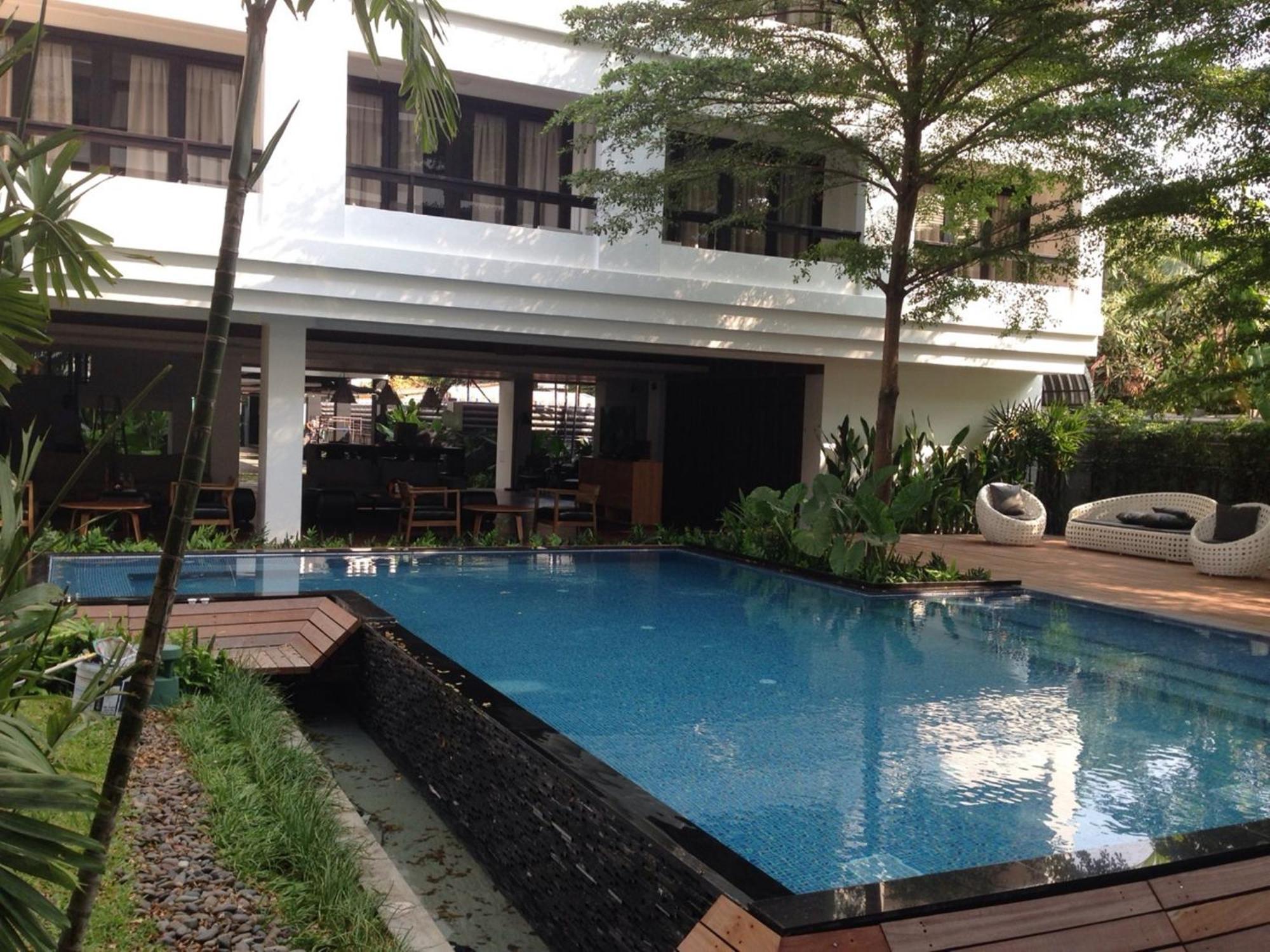 Uma Residence Bangkok Esterno foto