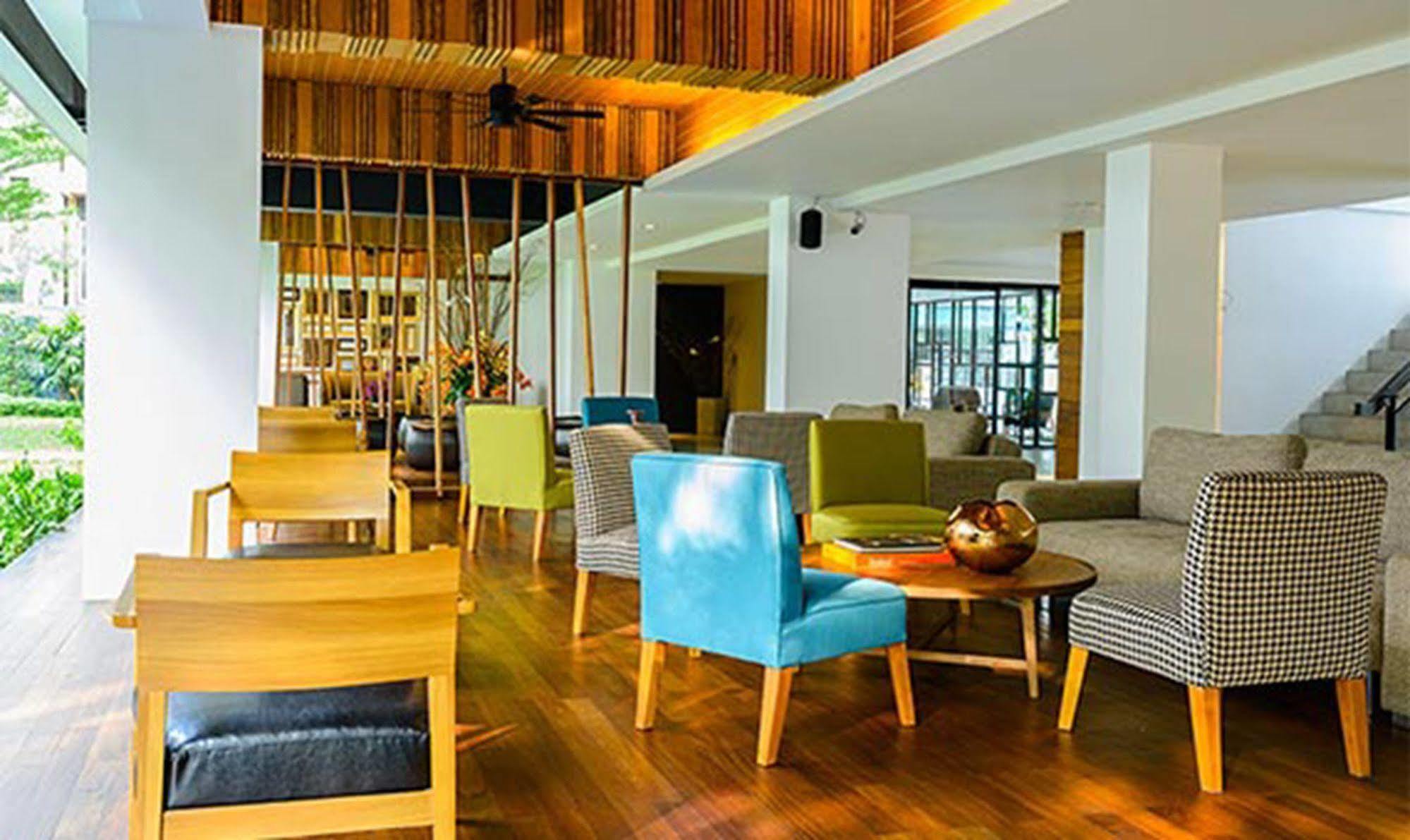 Uma Residence Bangkok Esterno foto