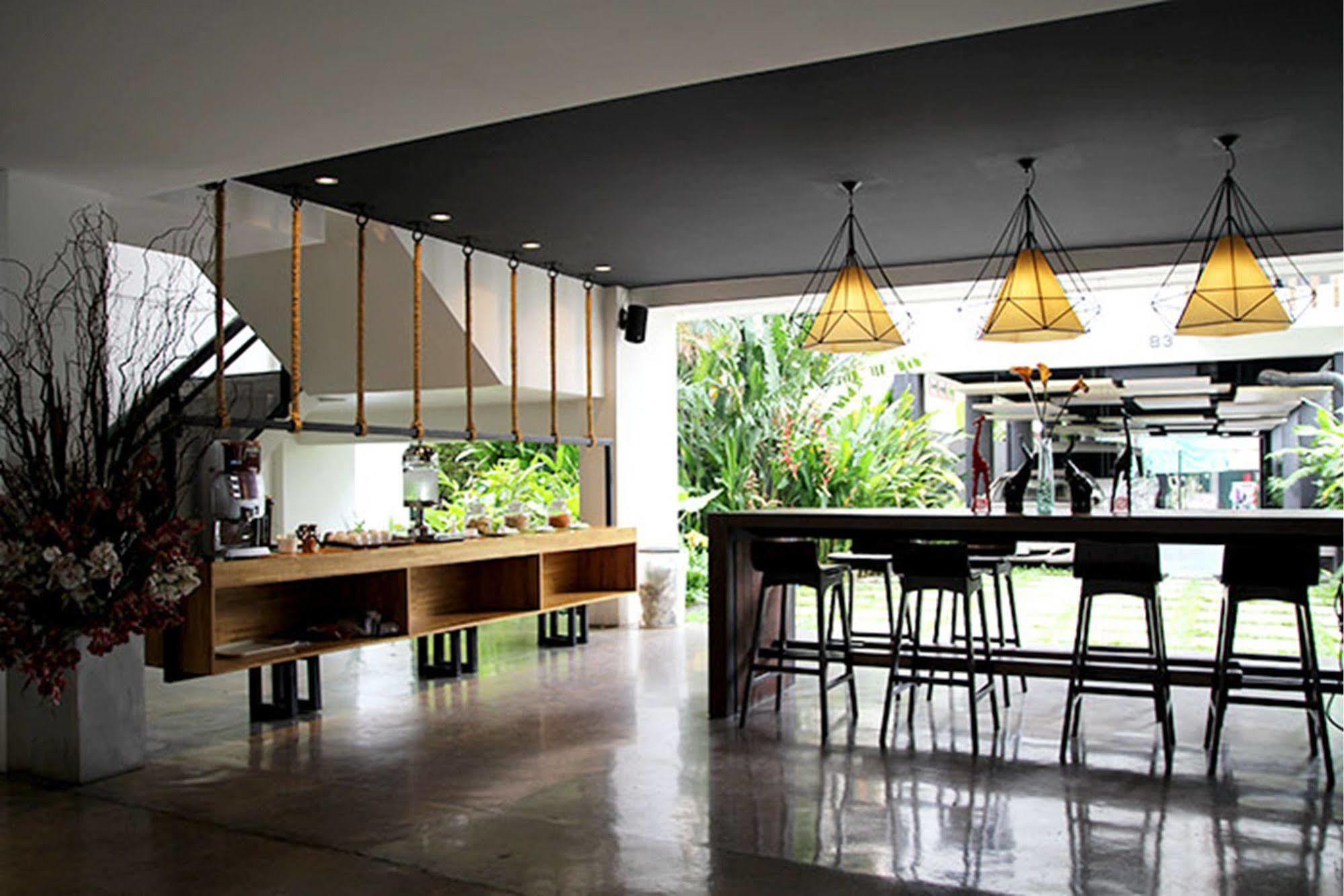 Uma Residence Bangkok Esterno foto