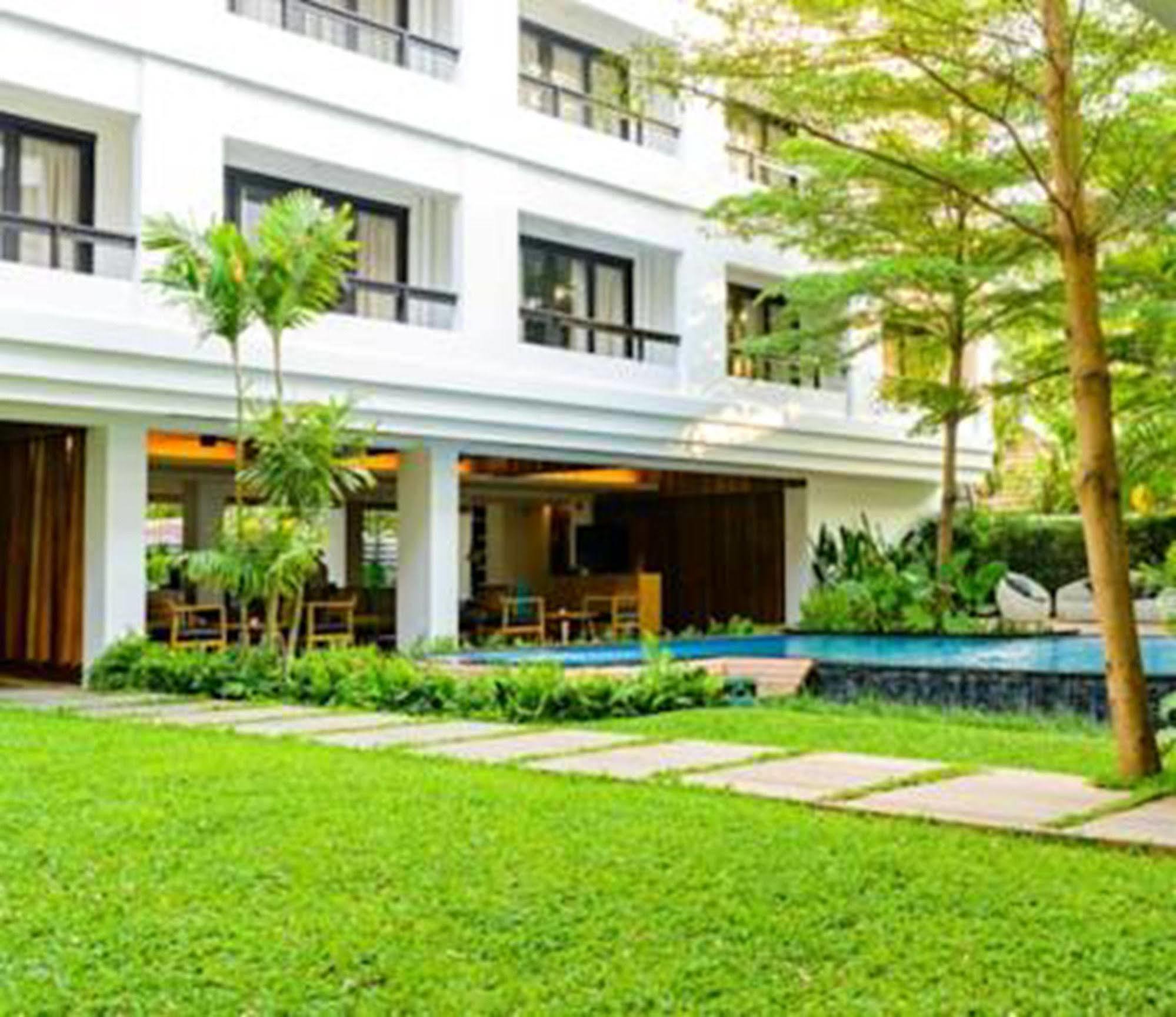 Uma Residence Bangkok Esterno foto