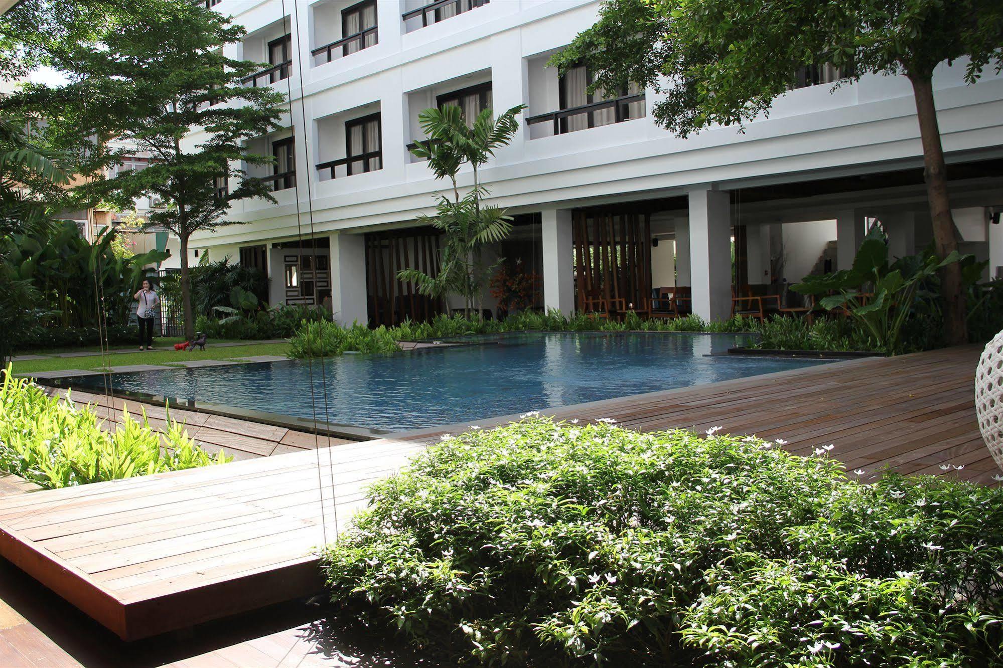 Uma Residence Bangkok Esterno foto