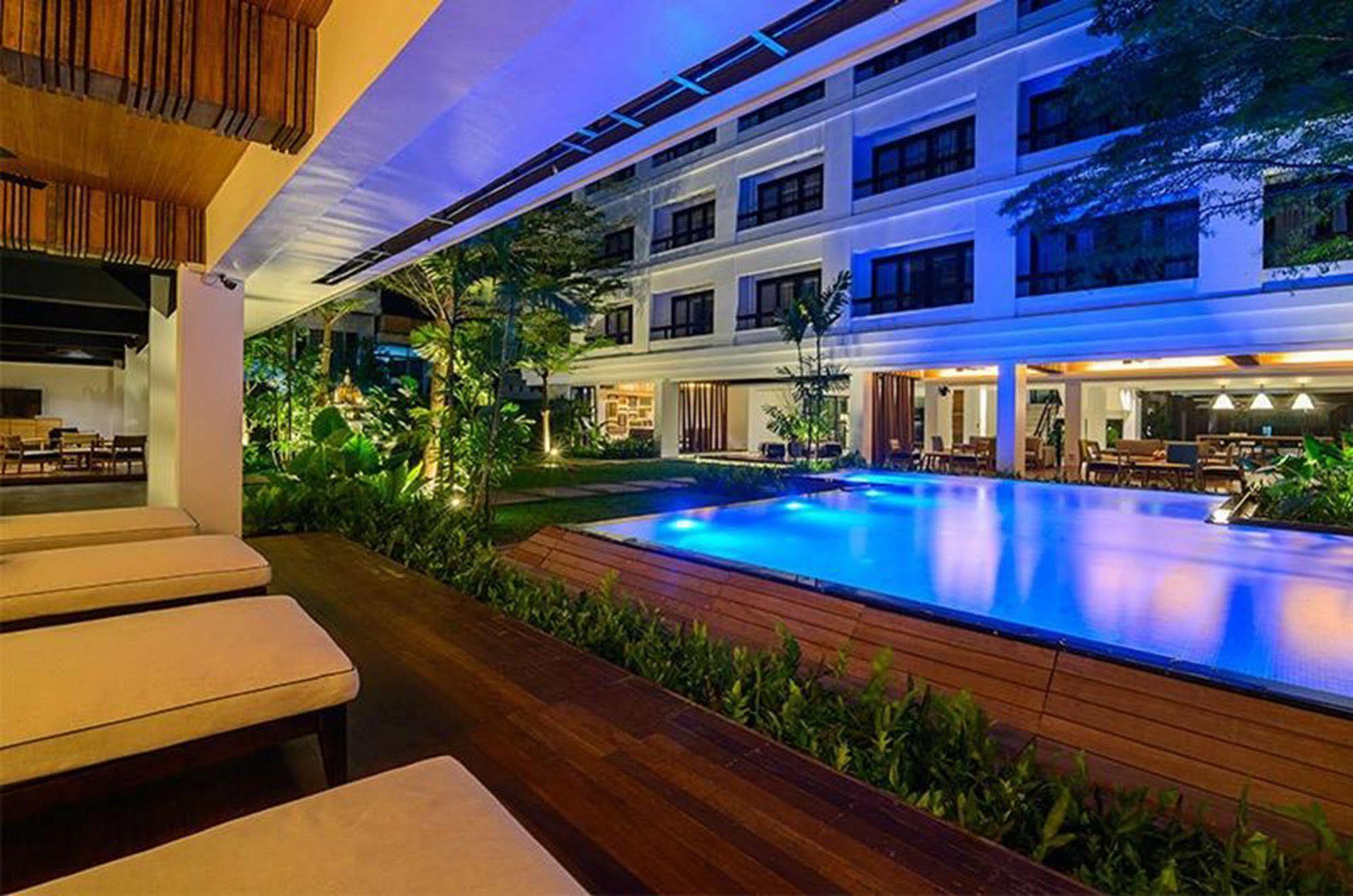 Uma Residence Bangkok Esterno foto