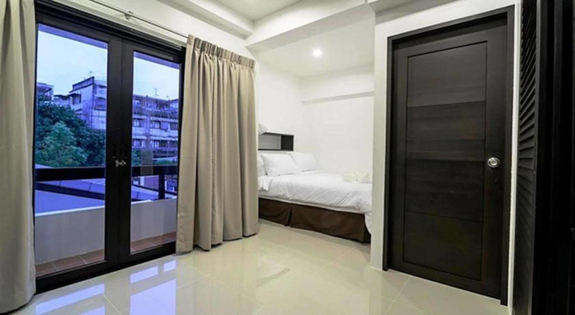 Uma Residence Bangkok Esterno foto