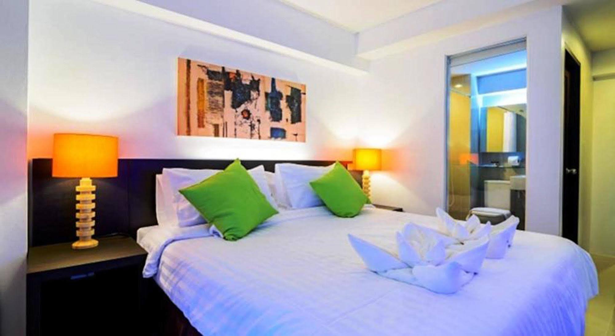 Uma Residence Bangkok Esterno foto