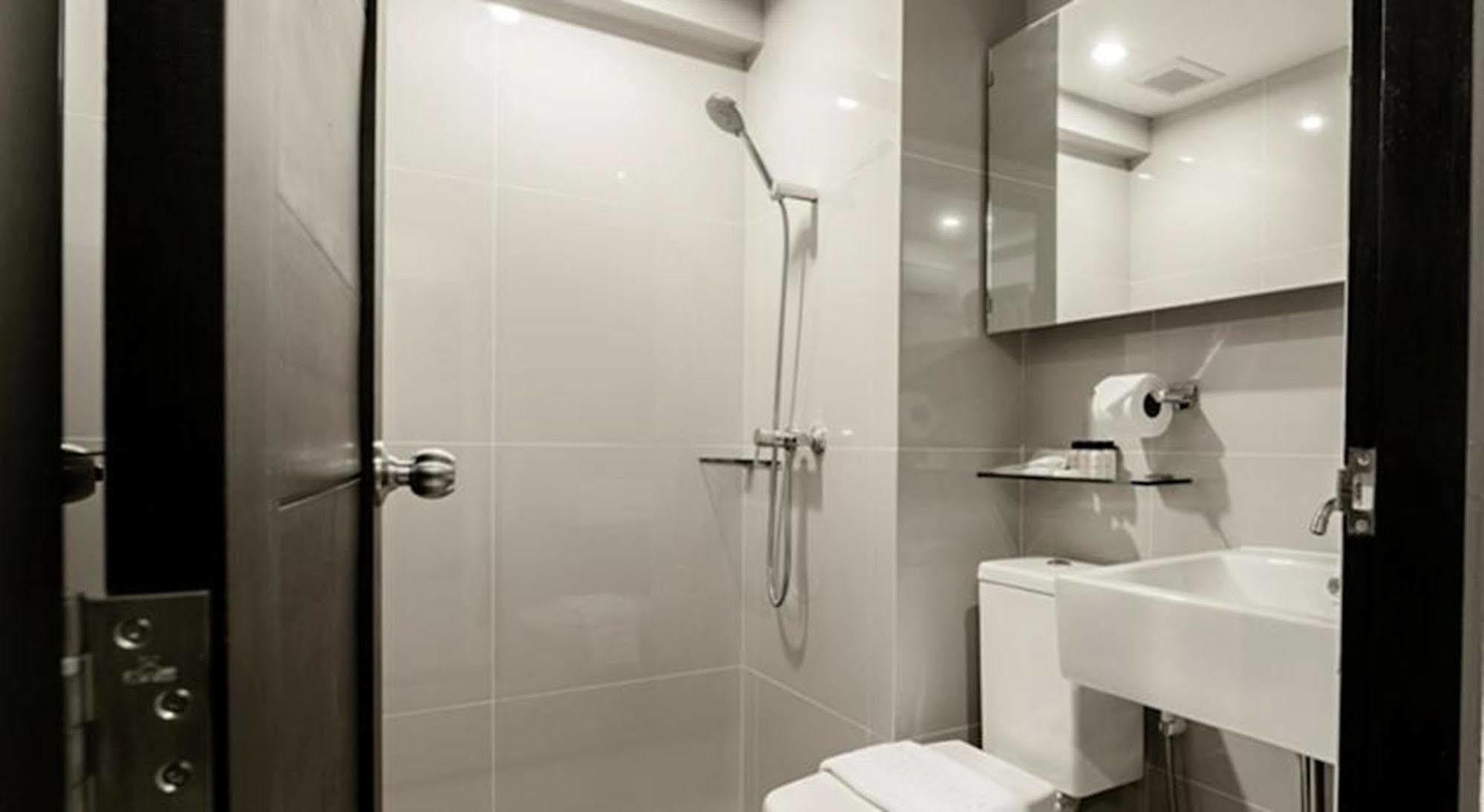 Uma Residence Bangkok Esterno foto